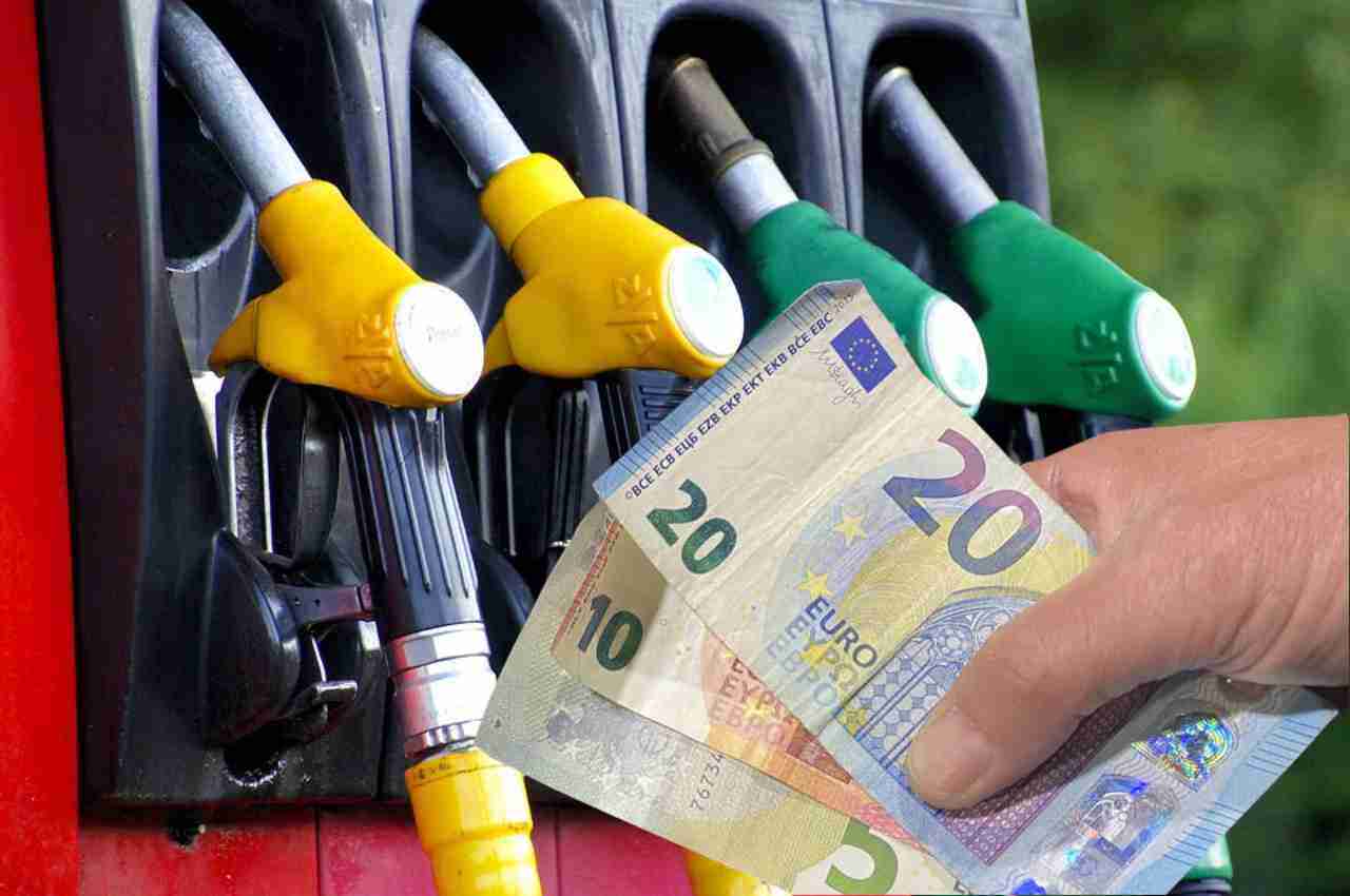 Benzinaio, quanto guadagna l'uomo del carburante (con qualche sorpresa)