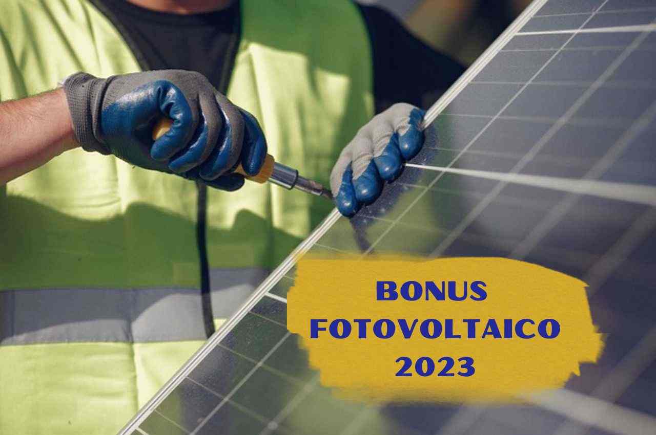 montaggio pannello fotovoltaico