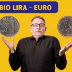 uomo indeciso tra lira e euro