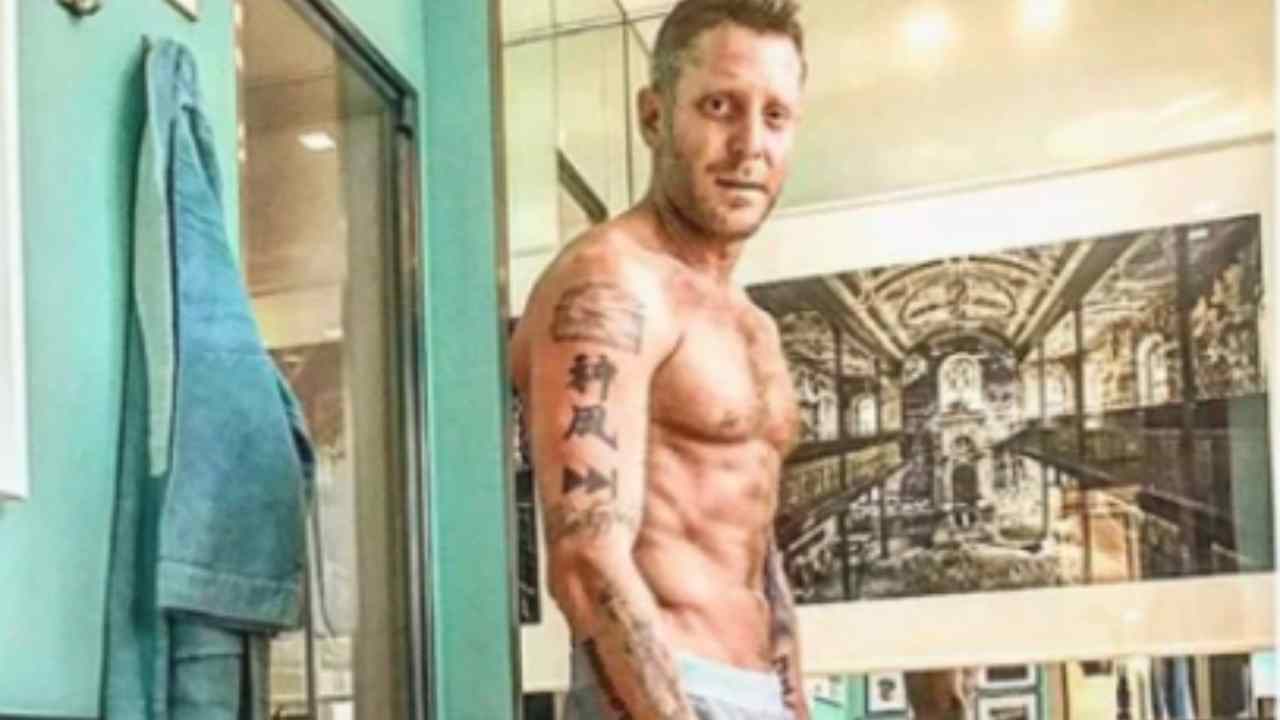 Lapo Elkann bagno