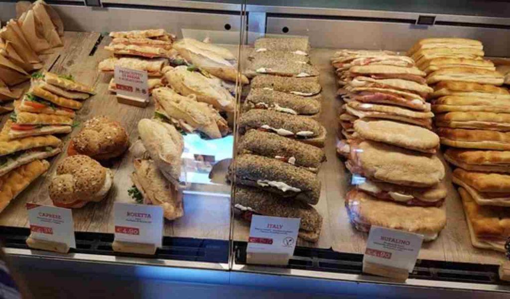 Autogrill, sicuri di sapere quanto vi costa mangiare e bere? Forse ci