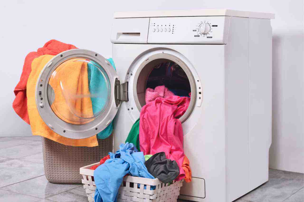 ridurre consumi lavatrice orari