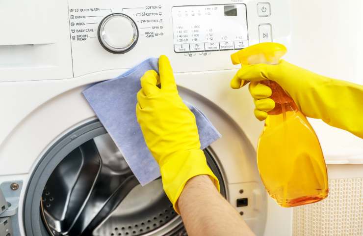 Lavatrice sporca: ecco come pulirla in pochi passaggi