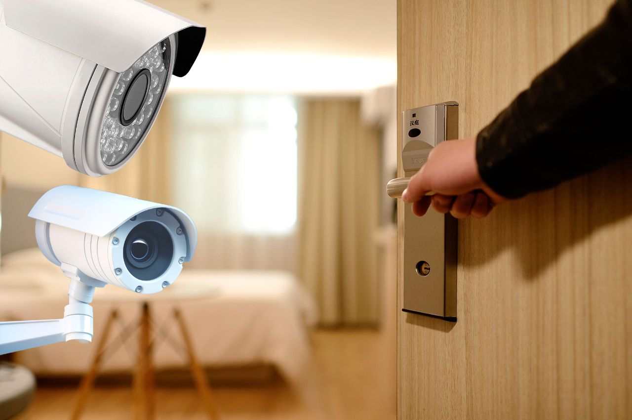 telecamere nascoste in hotel