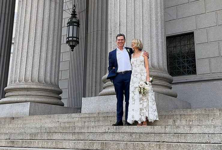 Naomi Watts, l'abito da sposa di Oscar de la Renta