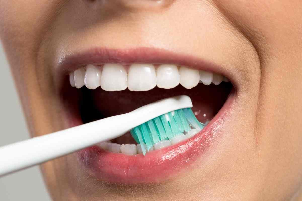 Lavare i denti: qual è il modo migliore