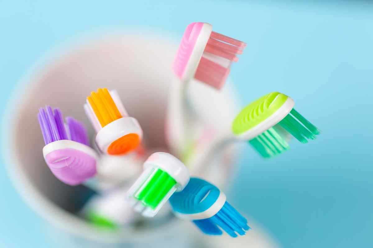 Spazzolini da denti come disinfettarli