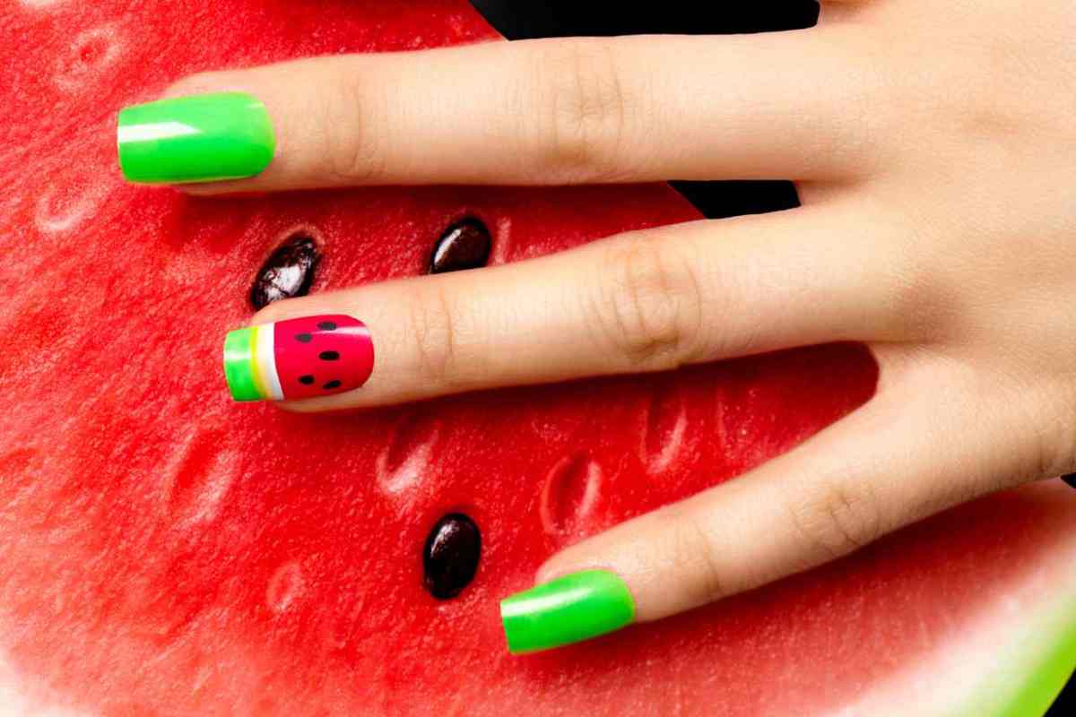 Tendenza unghie estate manicure pedicure