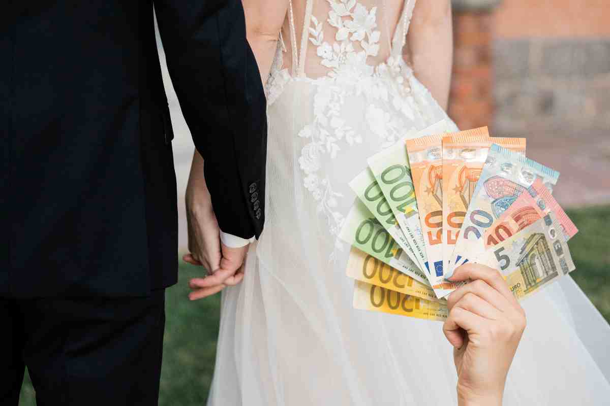 Quanti soldi regalare matrimonio: quota mettere busta