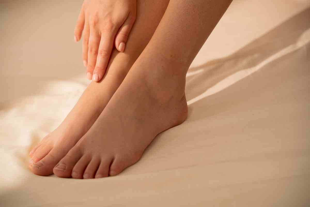 Come controllare i piedi per scoprire patologie 