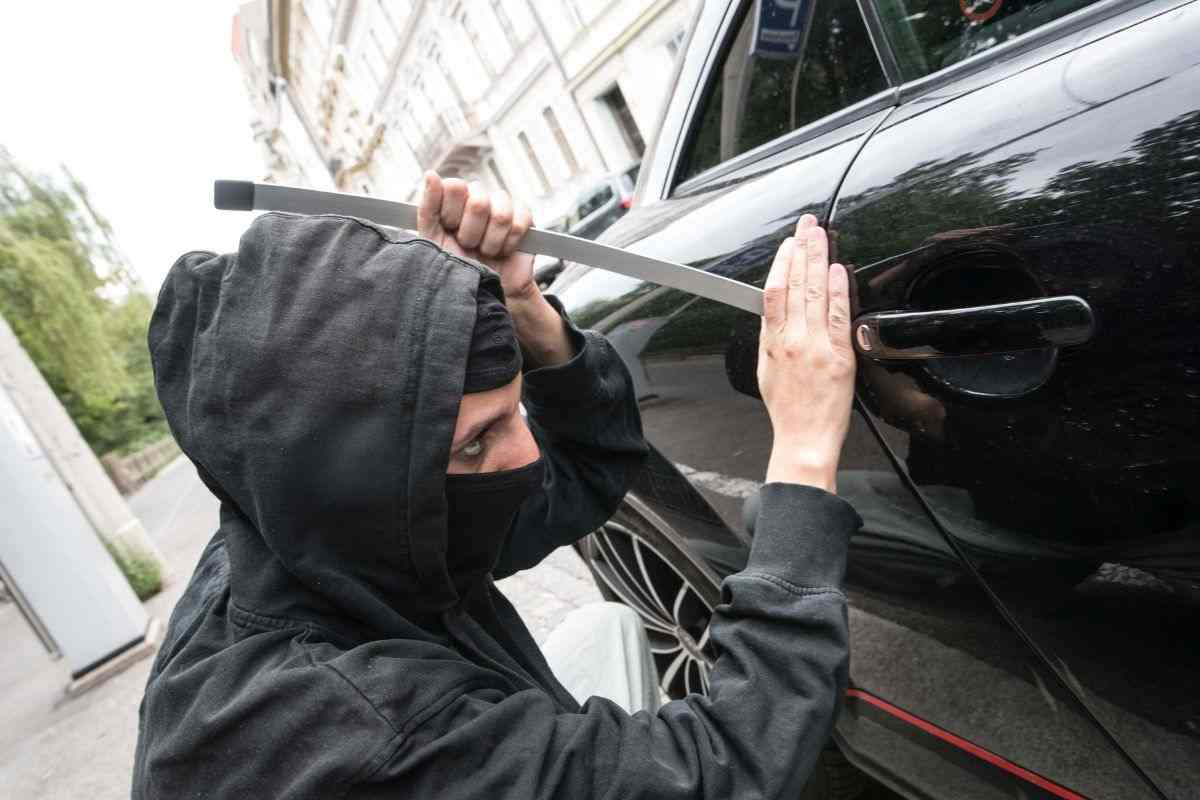 Aumentano i furti d'auto
